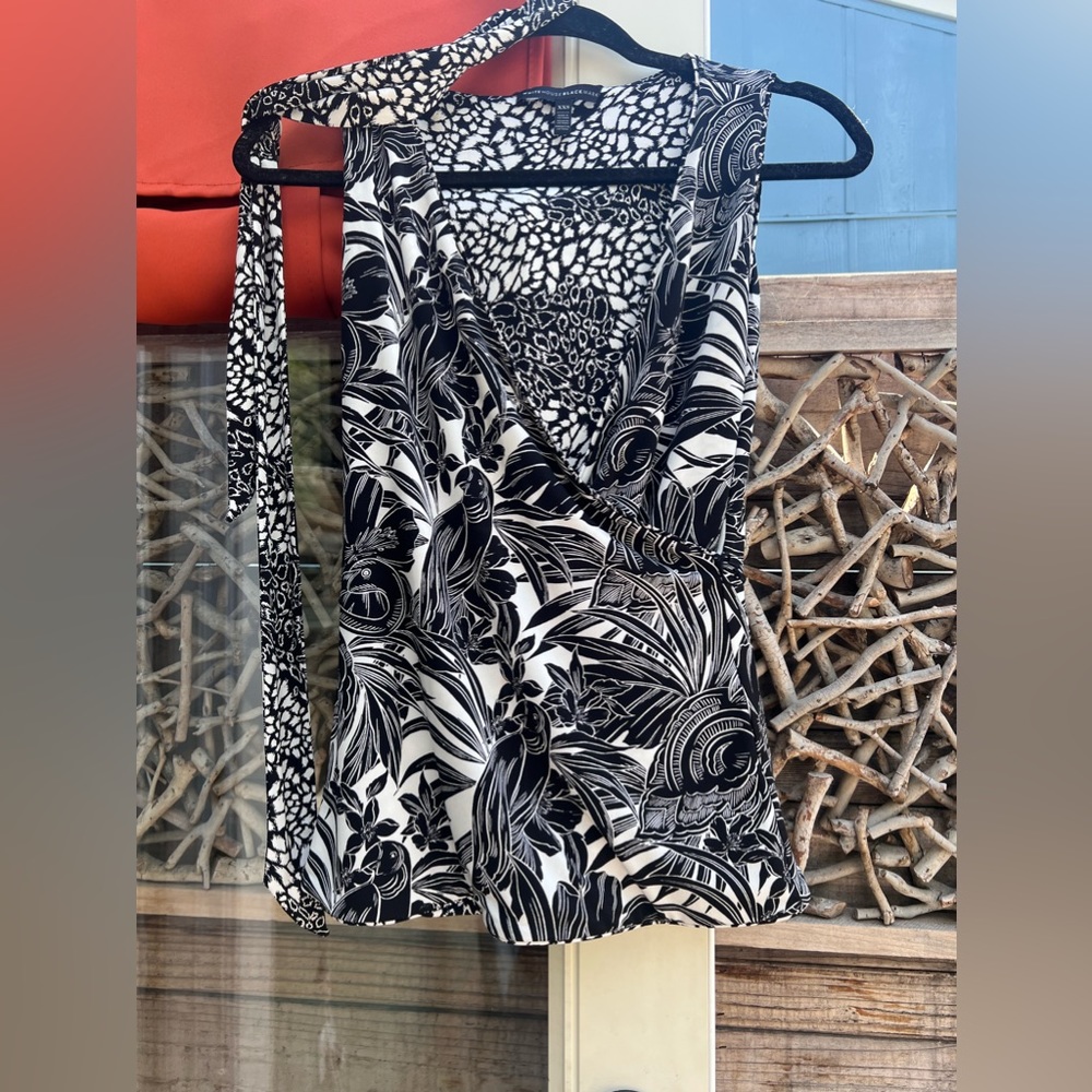 Whitehouse Black Market reversible shell